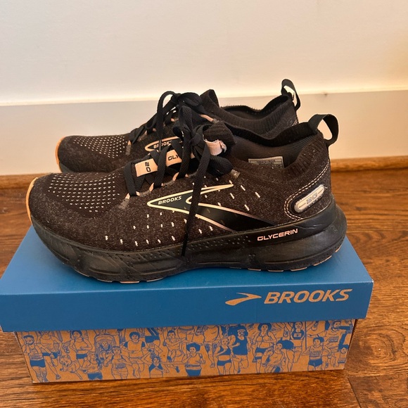 Brooks Shoes - Brooks Black and White Athletic Shoes